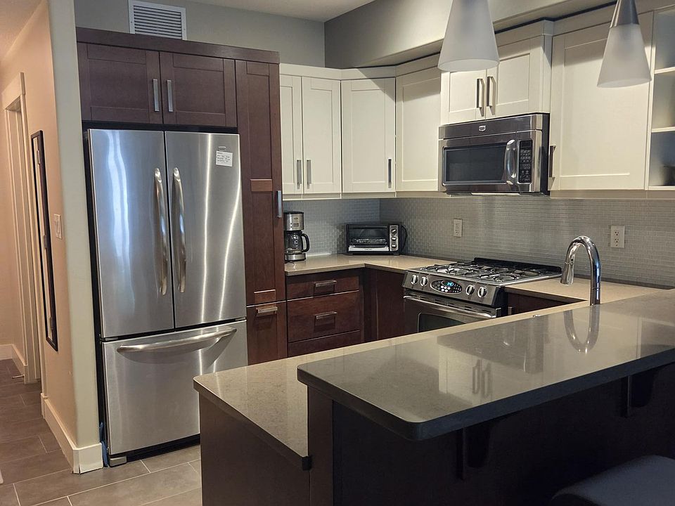 1st image of 1132 College Dr