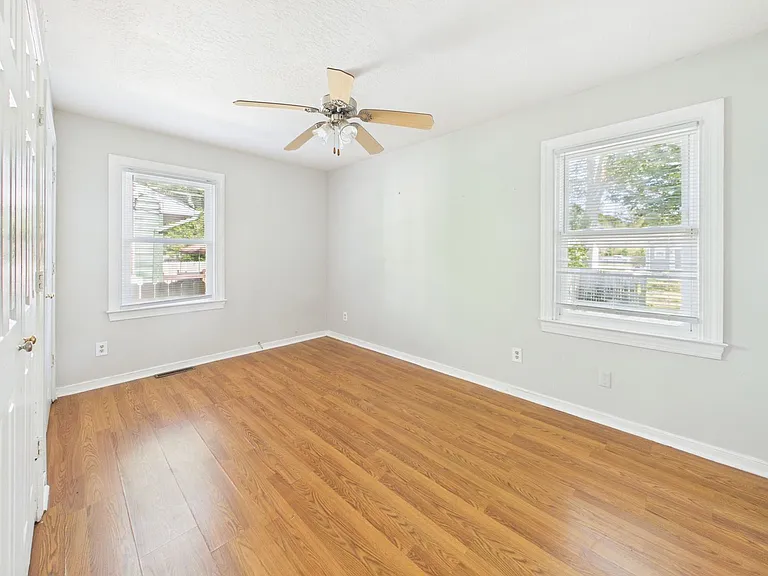 835 Winnetka Ave — Photo 18