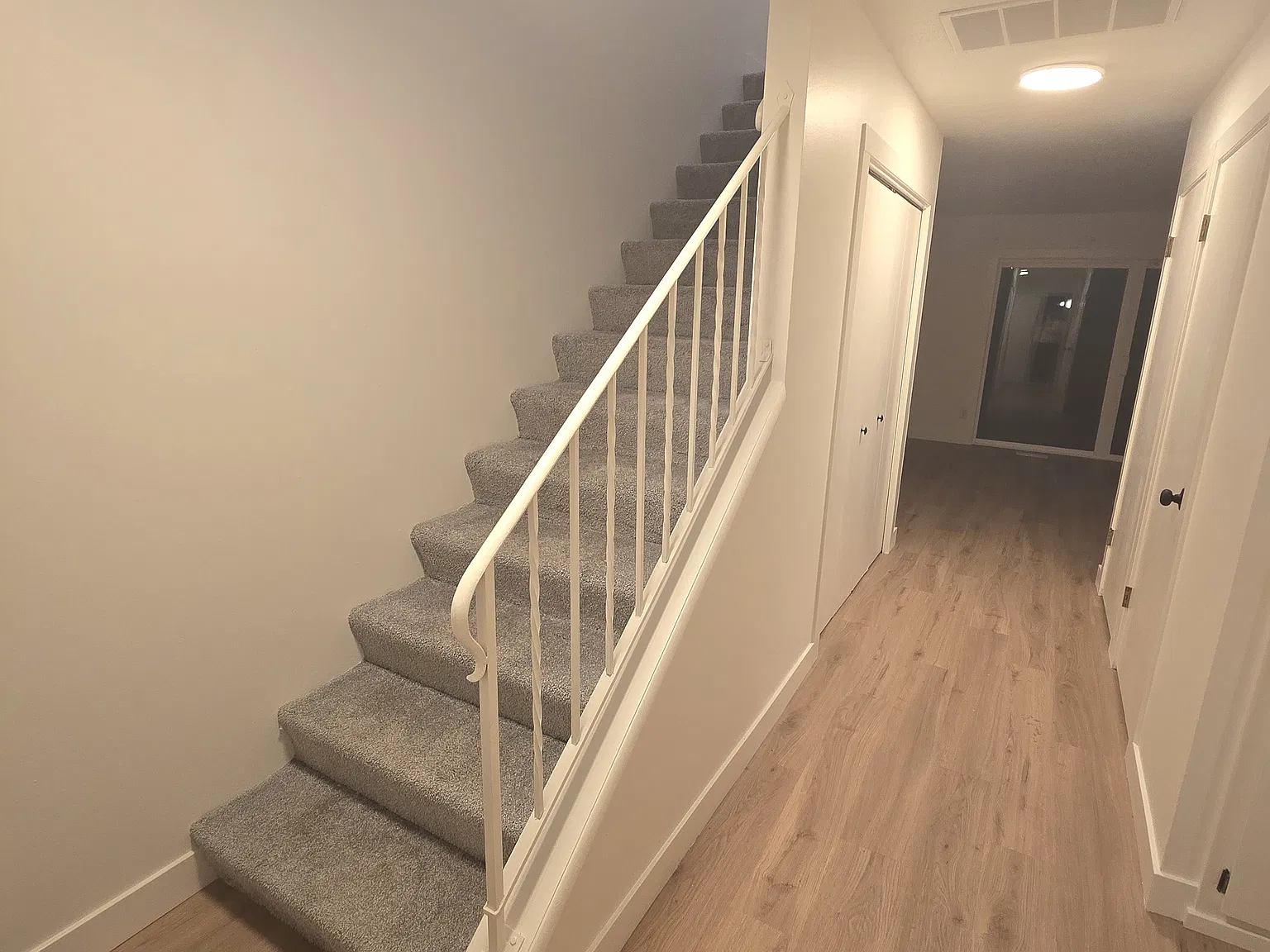 3 bed, 1.5 bath, 1284 sqft, $2,350 — Photo 3