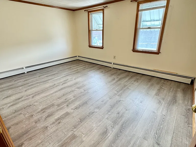 221 Bauer St — Photo 7