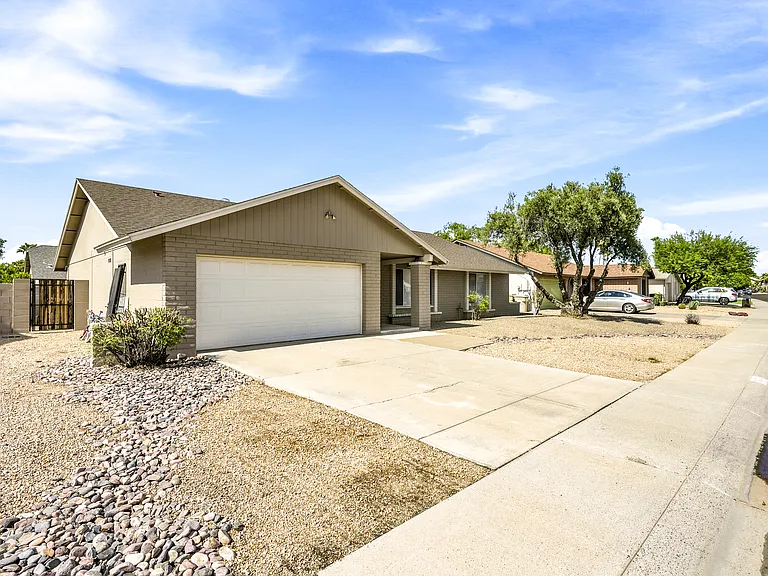 6232 W Sierra St — Photo 3