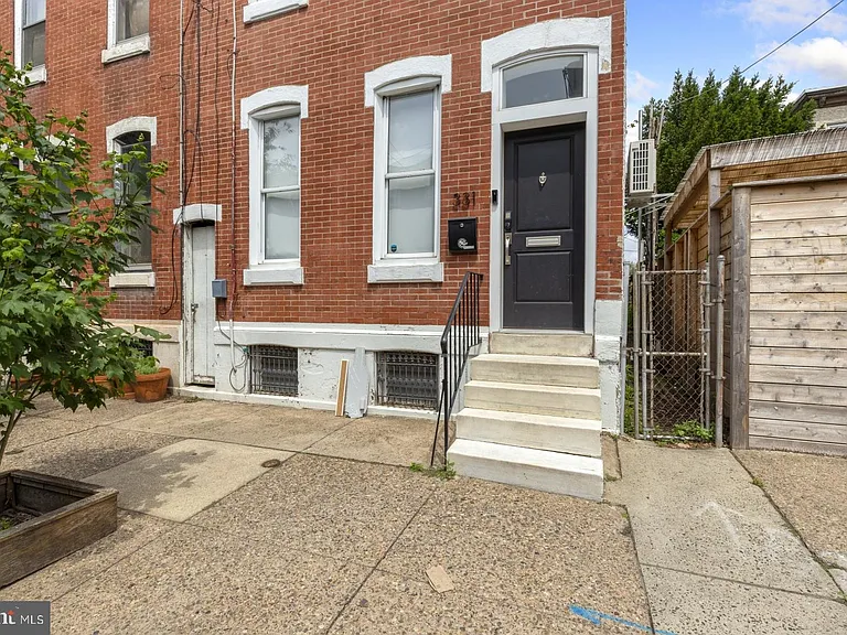 331 E Thompson St — Photo 32