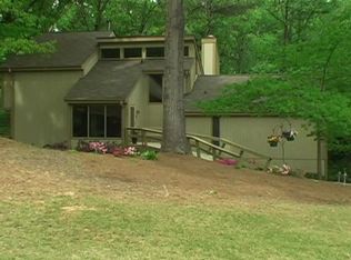 565 Periwinkle Dr, Roswell, GA 30075