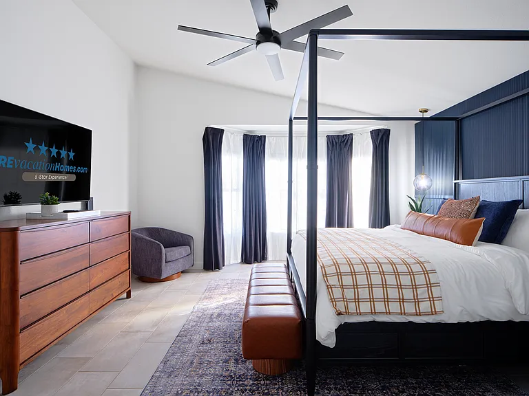 Primary Bedroom w/Smart TV+King Bed overlooks the gorgeous pool