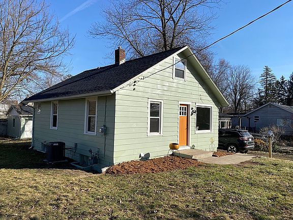 3rd image of 220 Yale St
