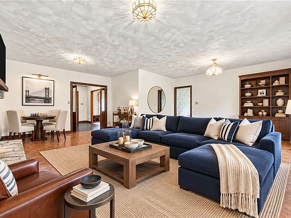 4th image of 1014 Summer Ridge Ct