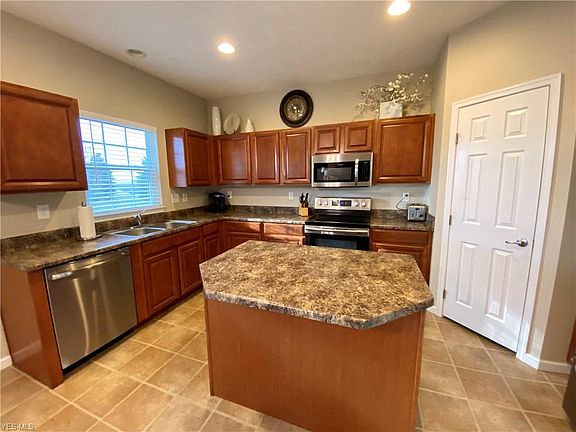 2nd image of 956 Slate Dr