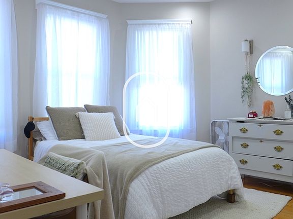 2nd image of 1615 Tremont St