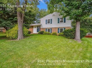 8526 Fairburn Dr, Springfield, VA 22152