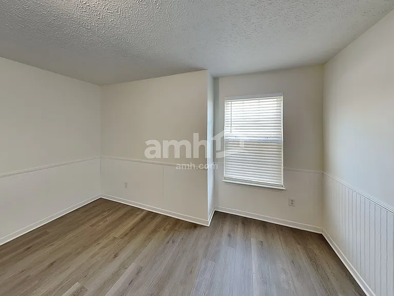 2126 Burgess Ln — Photo 18