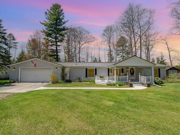 2423 West Dr, Tawas City, MI 48763