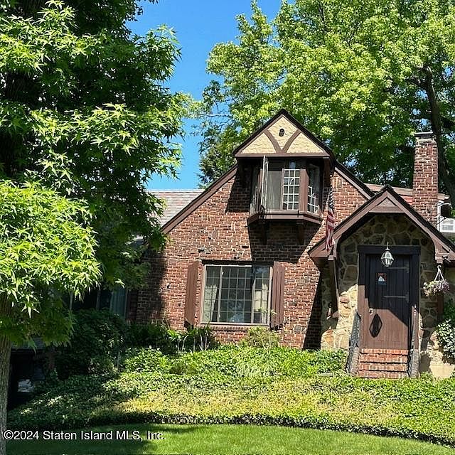 1st image of 109 Hillcrest St