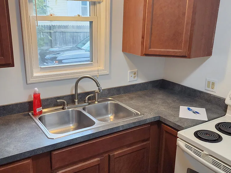 915 Reed St — Photo 2