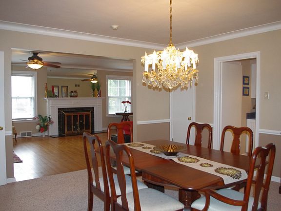 5th image of 18 Taylor Woods Dr