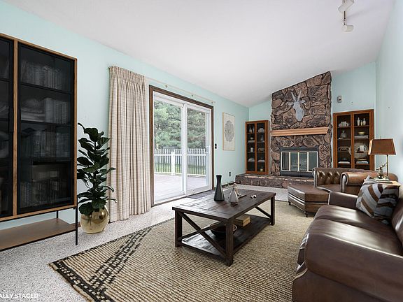 3rd image of 3006 Bramble Dr