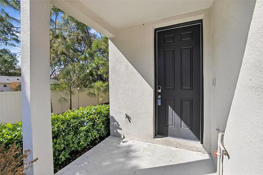 3 bed, 2.5 bath, 1525 sqft, $2,100 — Photo 2