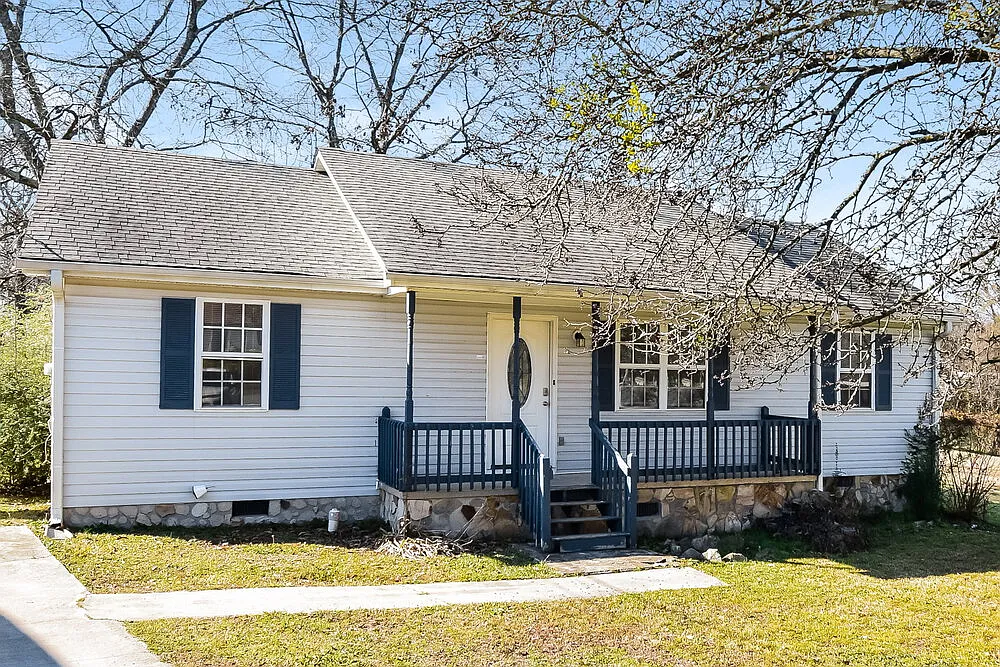 3 bed, 2.0 bath, 1144 sqft, $1,720 — Photo 1