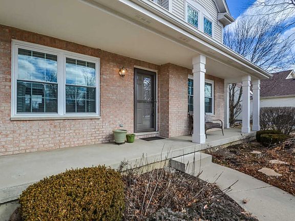 3rd image of 900 Huntington Cir