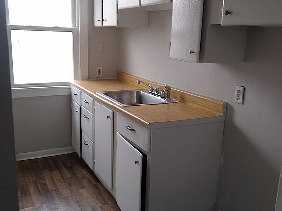 4th image of 3480 W 63rd St #B