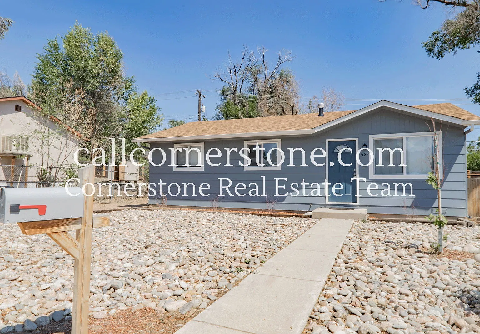3 bed, 1.0 bath, 864 sqft, $1,672 — Photo 2