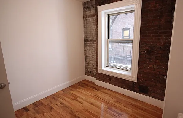 Rented by LJ Sloane Management | media 25