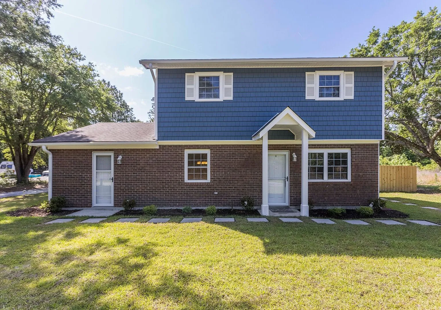 Renovated 4 bed 2 bath home in Leland — Photo 1