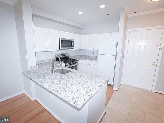 4th image of 1641 International Dr Unit 404
