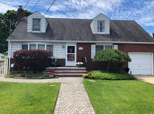 180 N Chestnut St, Massapequa, NY 11758