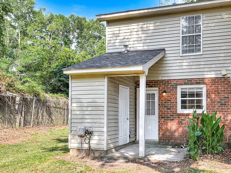 120 Chalet North Ct — Photo 26