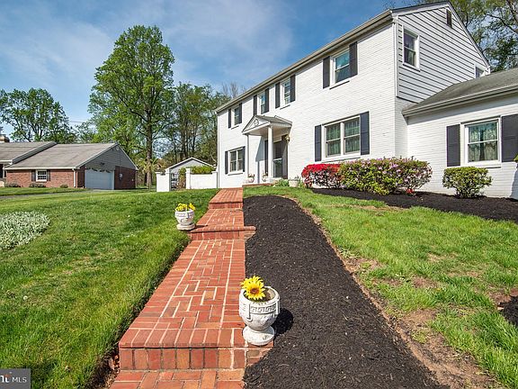 3rd image of 601 Parker Ct