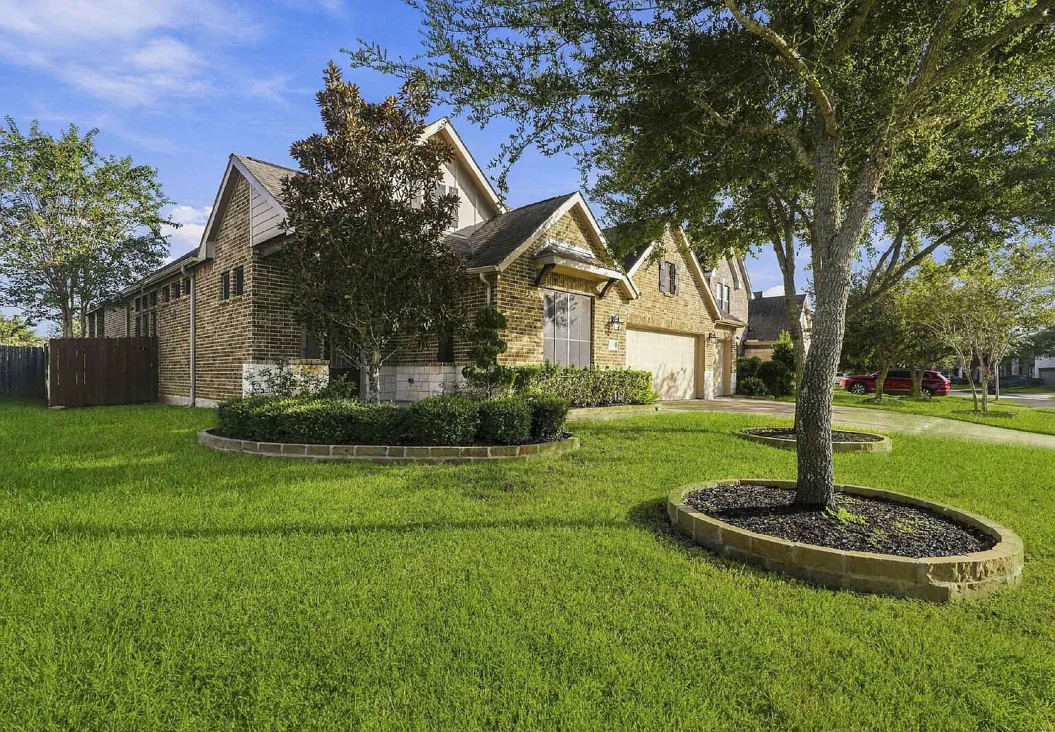 4 bed, 3.0 bath, 2476 sqft, $2,895 — Photo 4