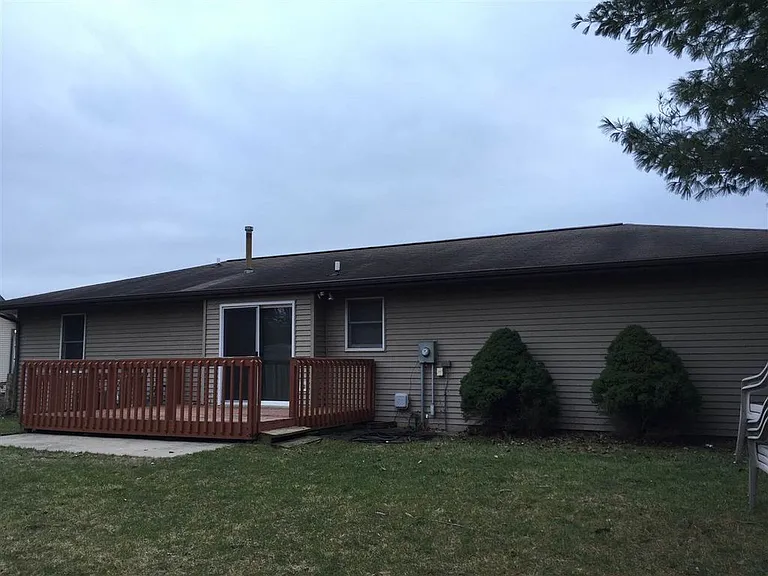 509 Bayberry Dr — Photo 2