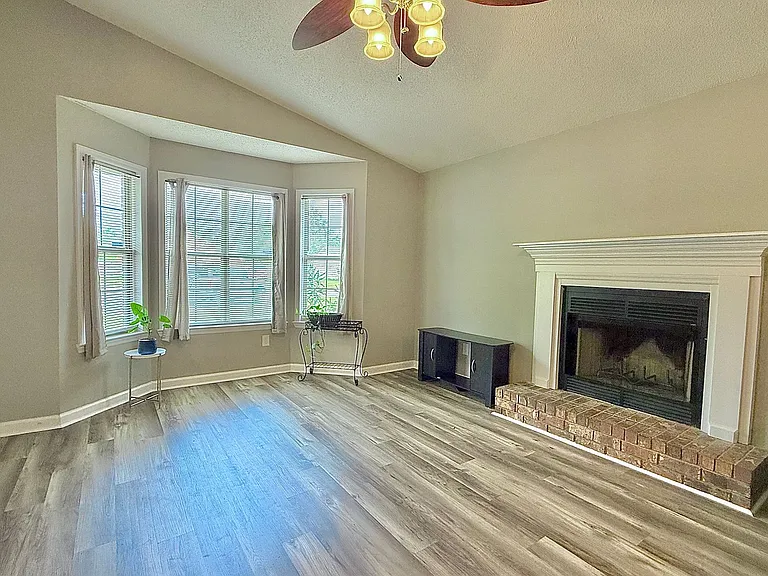 1233 Riyadh Rd — Photo 6