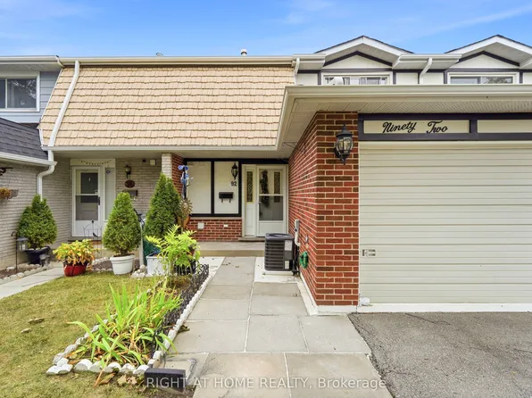 92 Saint Andrews Dr #92, Hamilton, ON L8K 6H4
