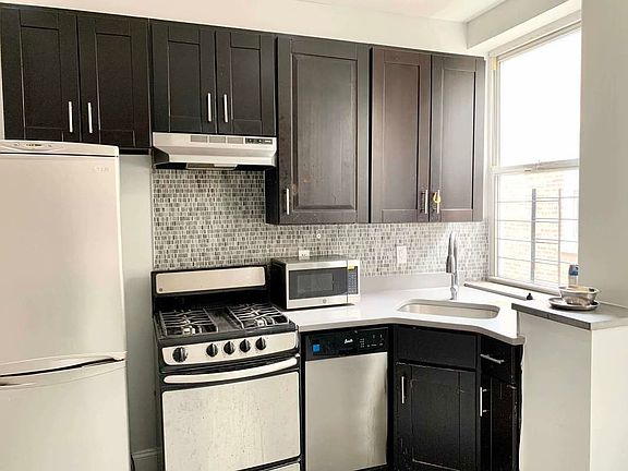3rd image of 220 W 107th St APT 6I