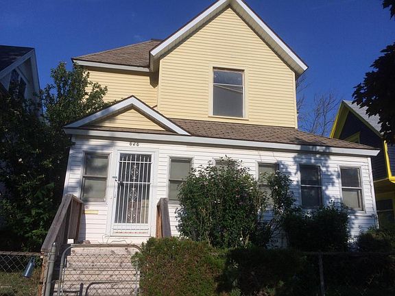 3rd image of 826 Cass Ave SE