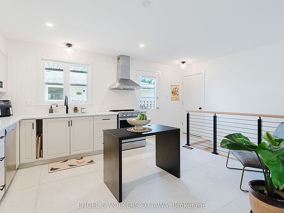 4th image of 2995 Cowan Cres