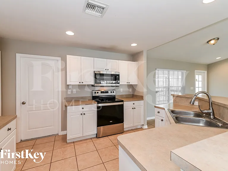 2837 NW 27th Ave — Photo 8