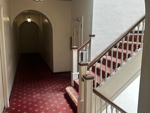 Com. Area hallway