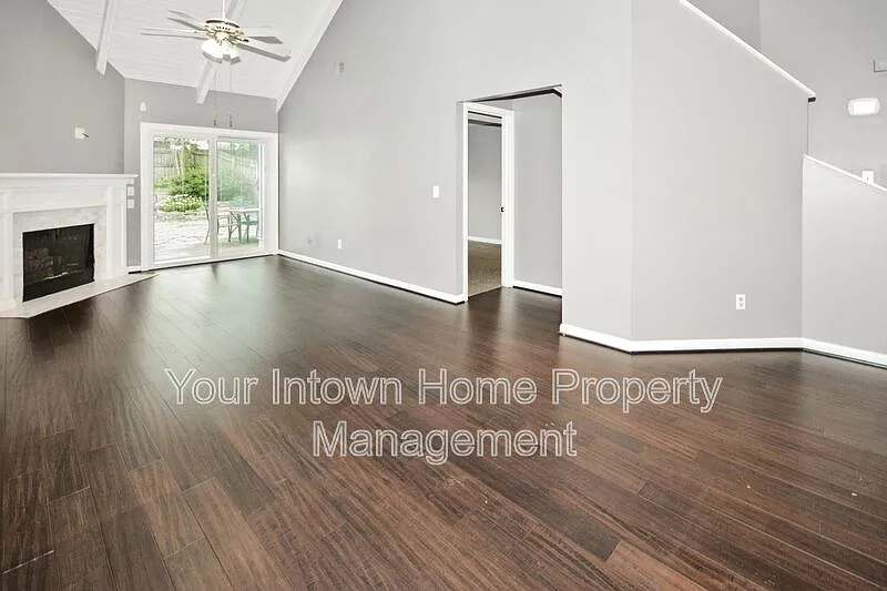 2 bed, 2.0 bath, 1072 sqft, $2,350 — Photo 4