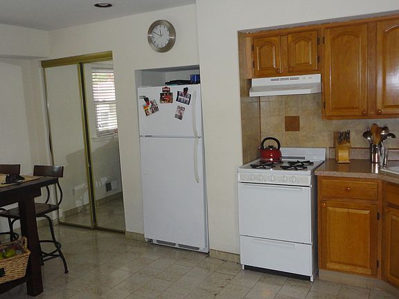 5th image of 1062 Rockland Ave
