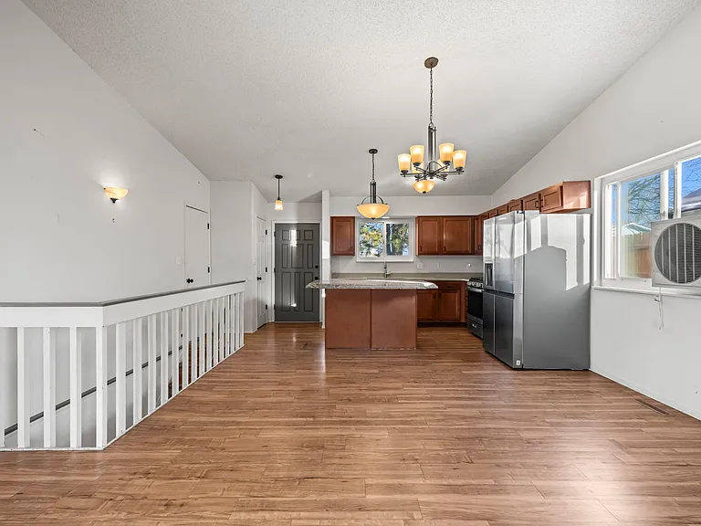 3811 Findlay Ln — Photo 2
