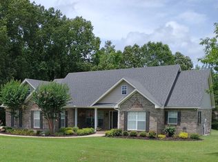 217 Southlakes Dr, Grenada, MS 38901