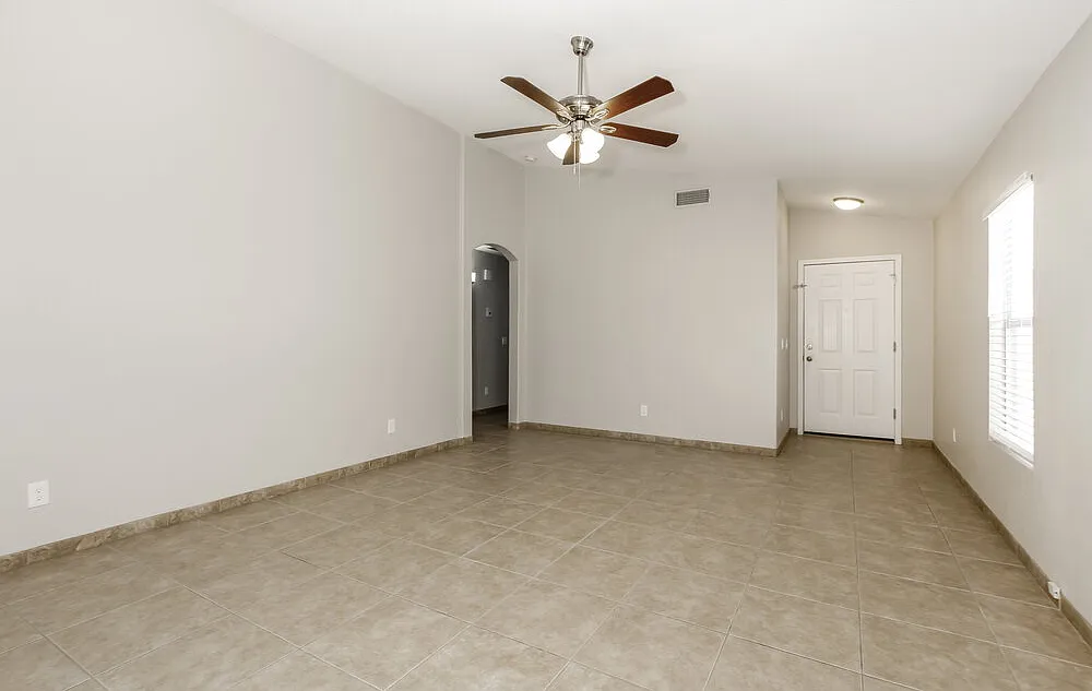 3 bed, 2.0 bath, 1310 sqft, $2,500 — Photo 3