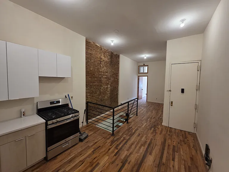 84 George St #1R — Photo 10