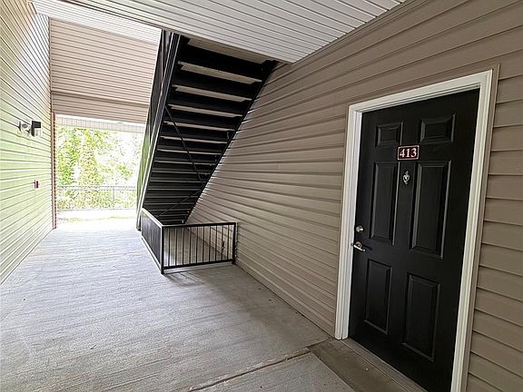 2nd image of 413 Appeldoorn Cir #413
