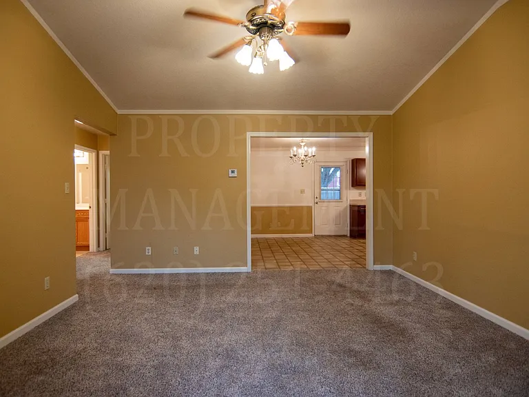 813 Shawnee St — Photo 4