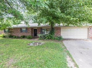 1302 Silent Grove Rd, Springdale, AR 72762