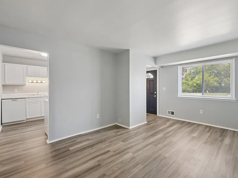 Creekside Apartments — Photo 13