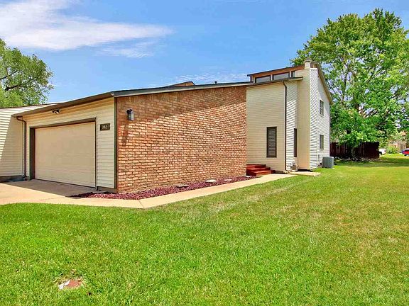 2nd image of 2417 N Walden Dr APT 102
